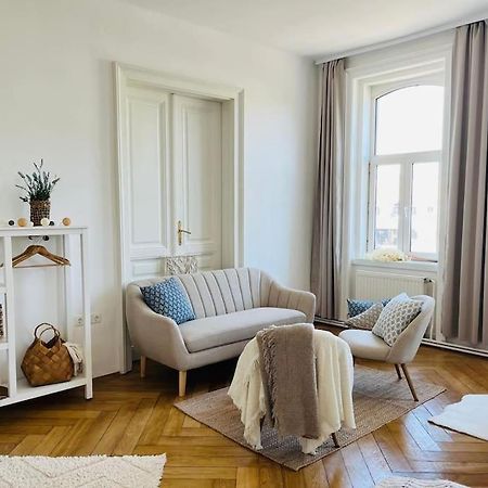 Modernes Design Apartment Виена Екстериор снимка