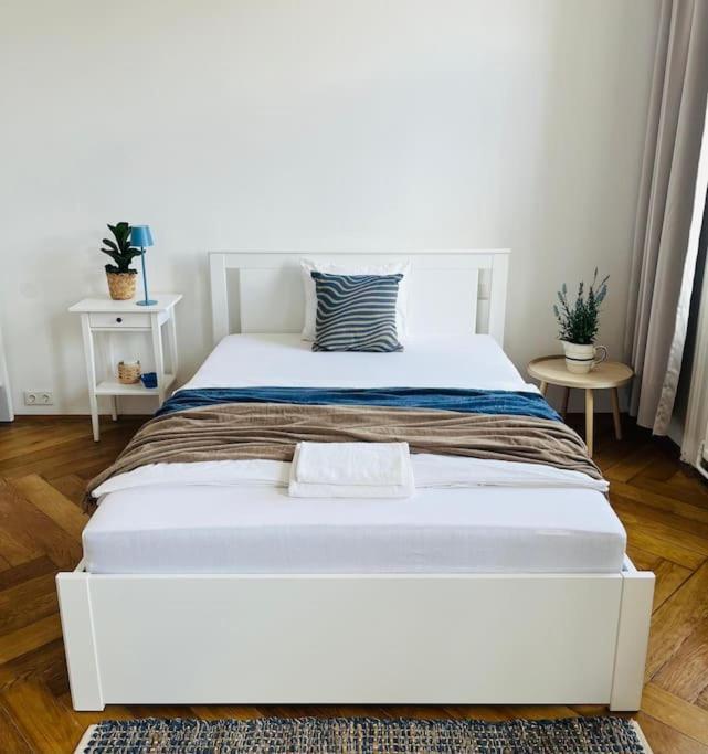 Modernes Design Apartment Виена Екстериор снимка